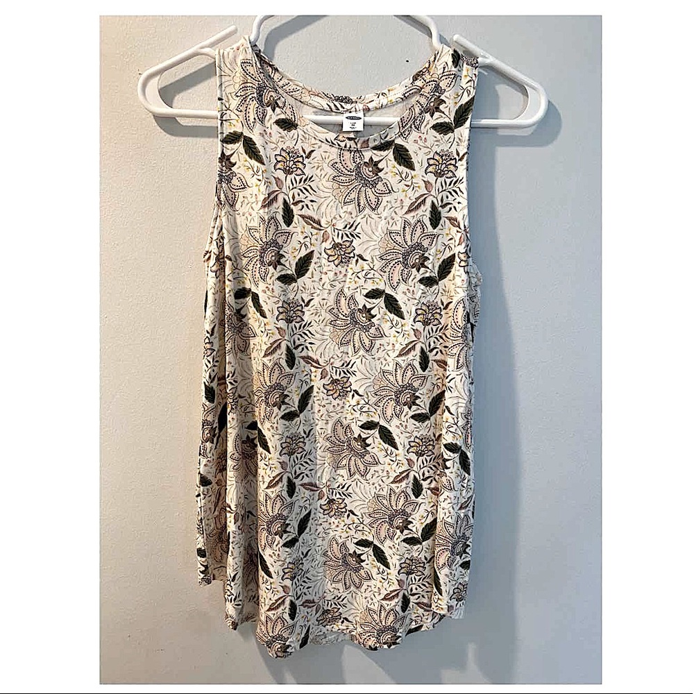 XS Old Navy luxe printed flowy tank. Never worn